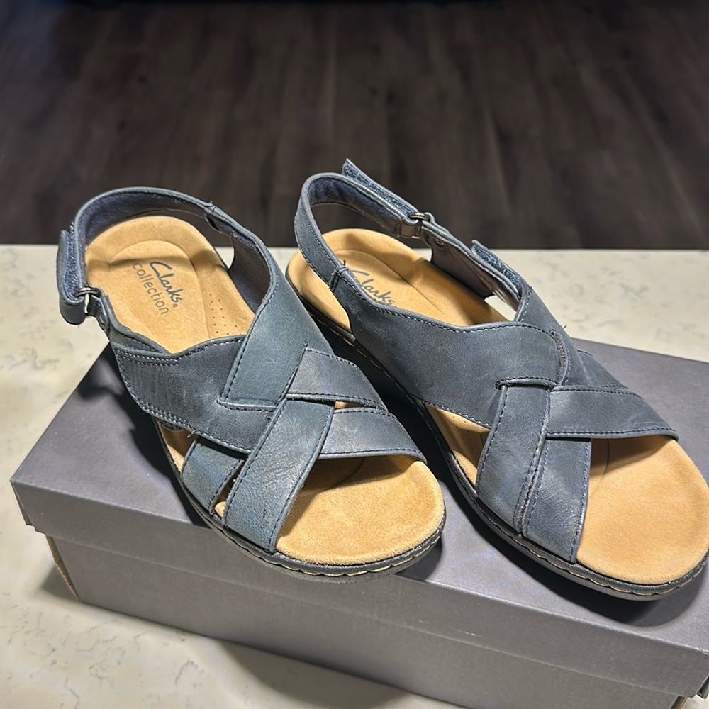 Clarks ultimate comfort collection Sandals. US 6
